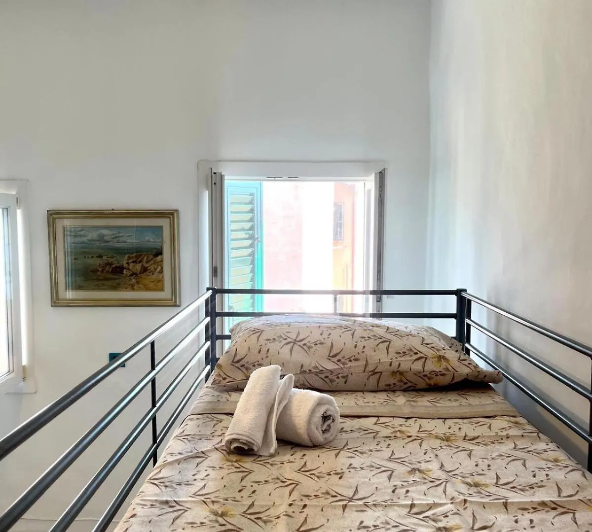 Bed Space Livorno-Center Hostel Italy